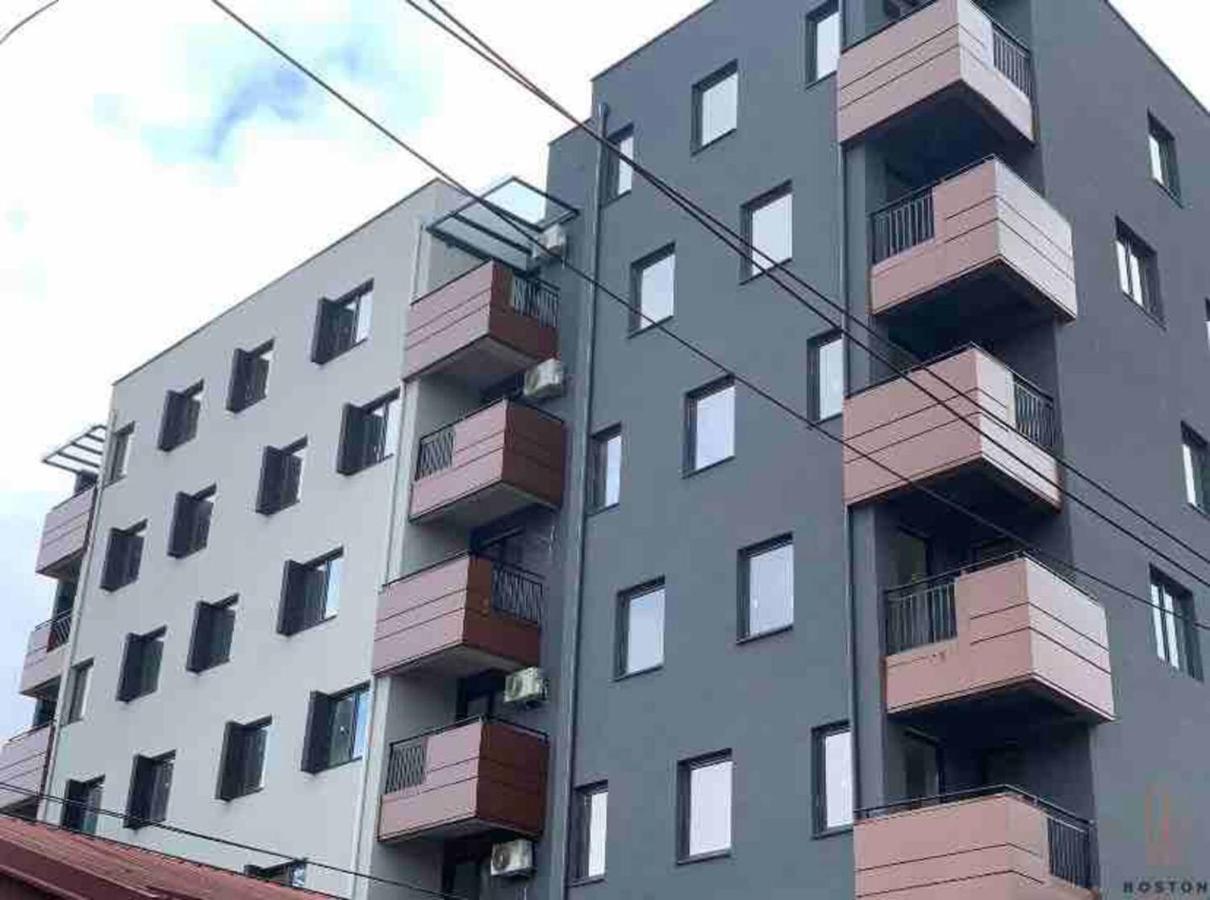 Ira'S 2 Bedroom Central Place With Private Parking 斯科普里 外观 照片