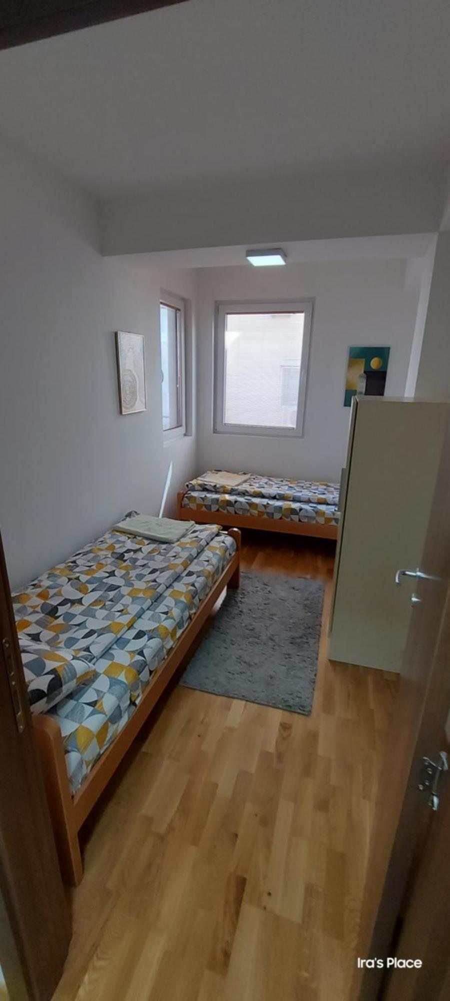 Ira'S 2 Bedroom Central Place With Private Parking 斯科普里 外观 照片