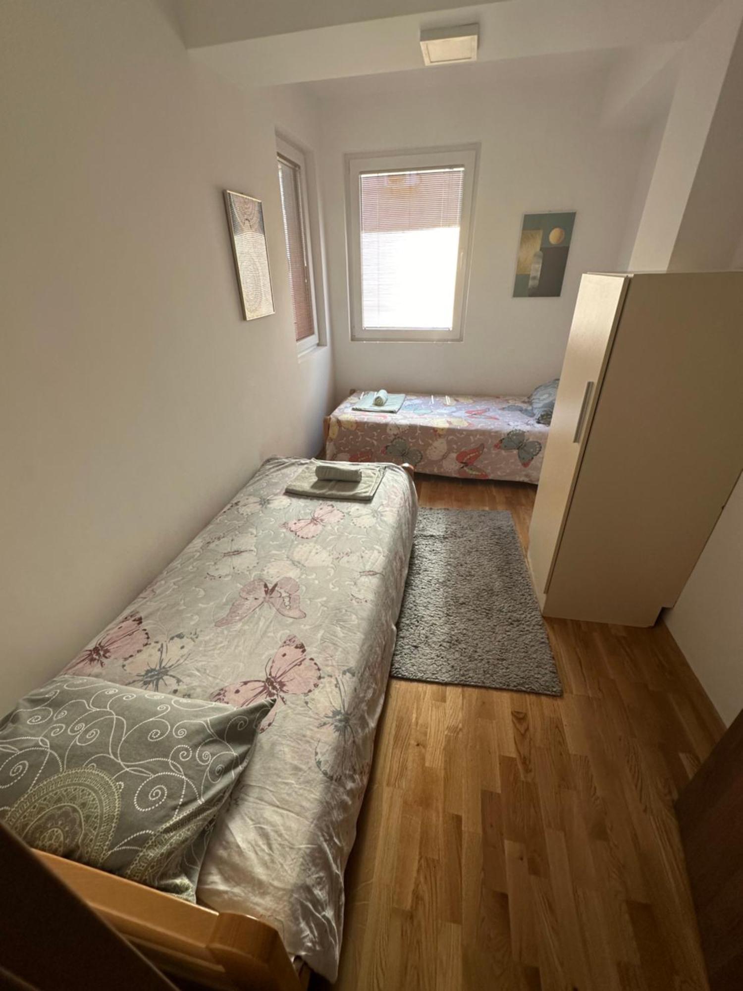 Ira'S 2 Bedroom Central Place With Private Parking 斯科普里 外观 照片